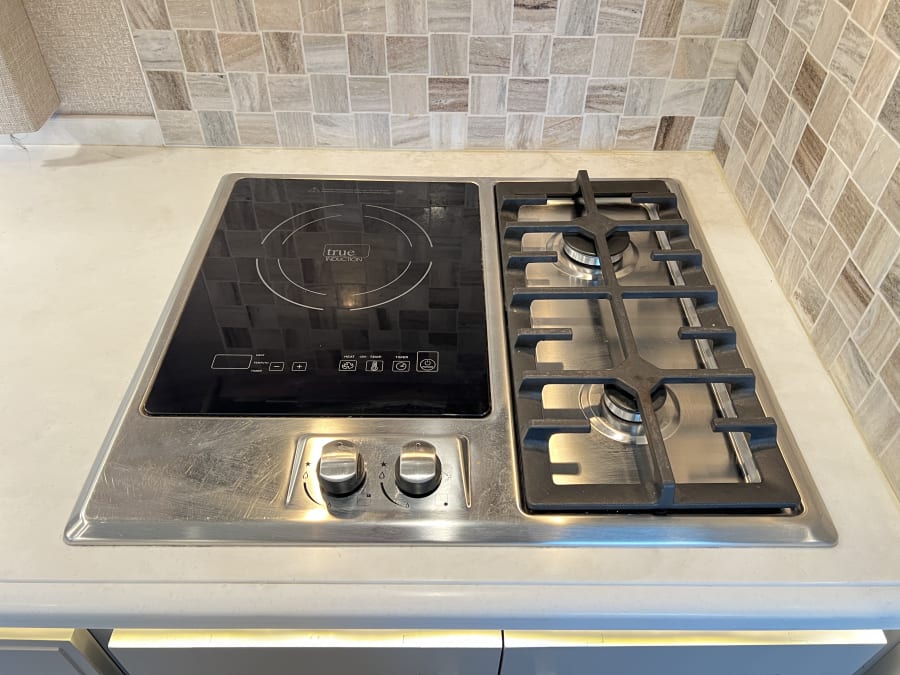 2023 Thor Motor Coach MIRAMAR — photo 13 view