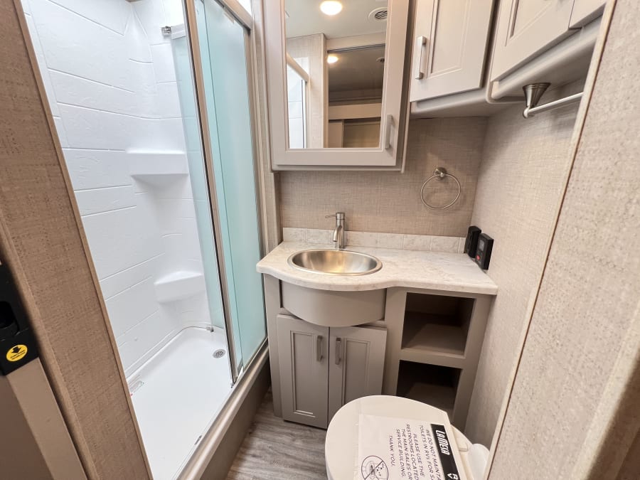 2023 Thor Motor Coach MIRAMAR — photo 18 view
