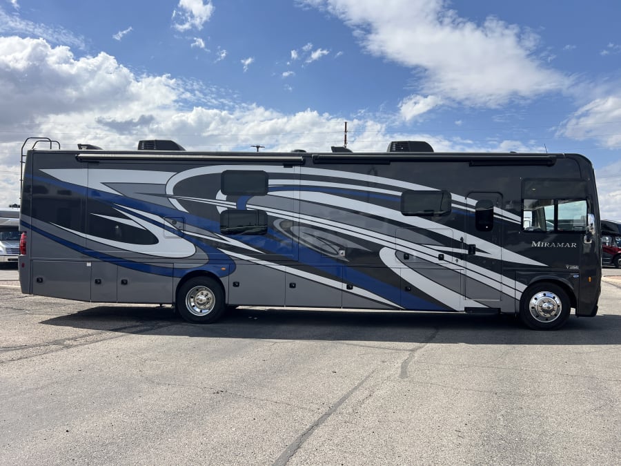 2023 Thor Motor Coach MIRAMAR — photo 26 view