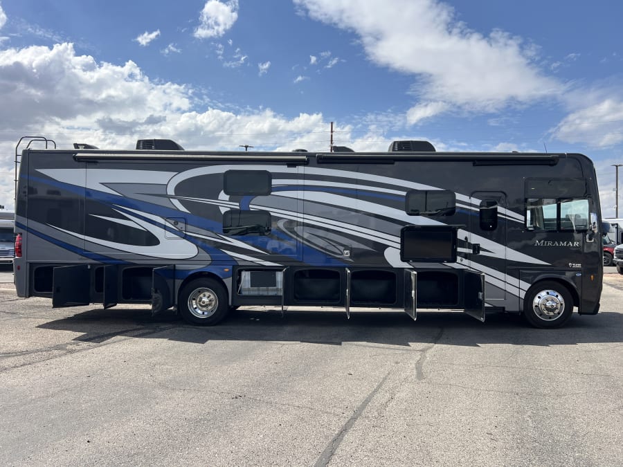 2023 Thor Motor Coach MIRAMAR — photo 27 view