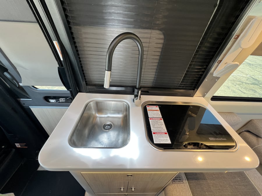 2024 Airstream INTERSTATE — photo 8 view