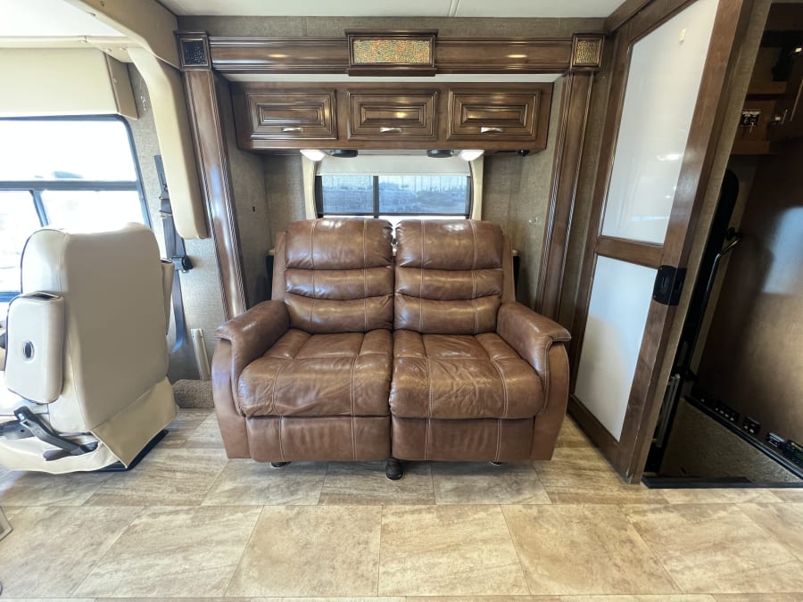 2017 Thor Motor Coach CHALLENGER — photo 14 view