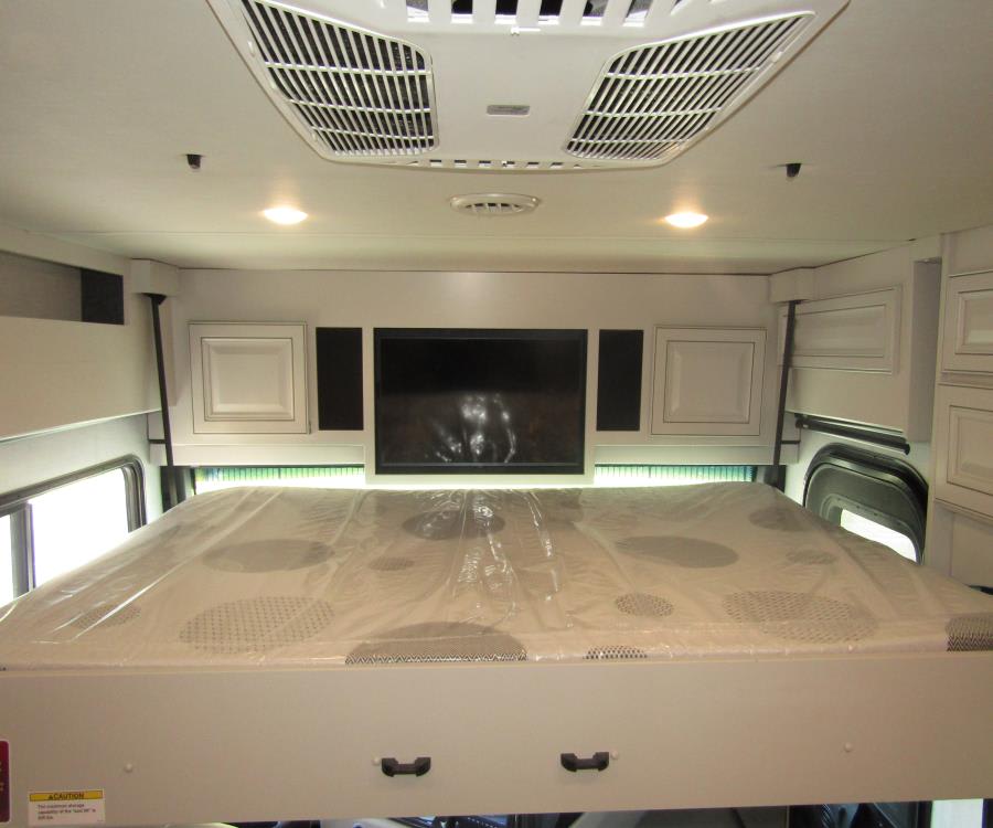 2026 Fleetwood DISCOVERY — interior view
