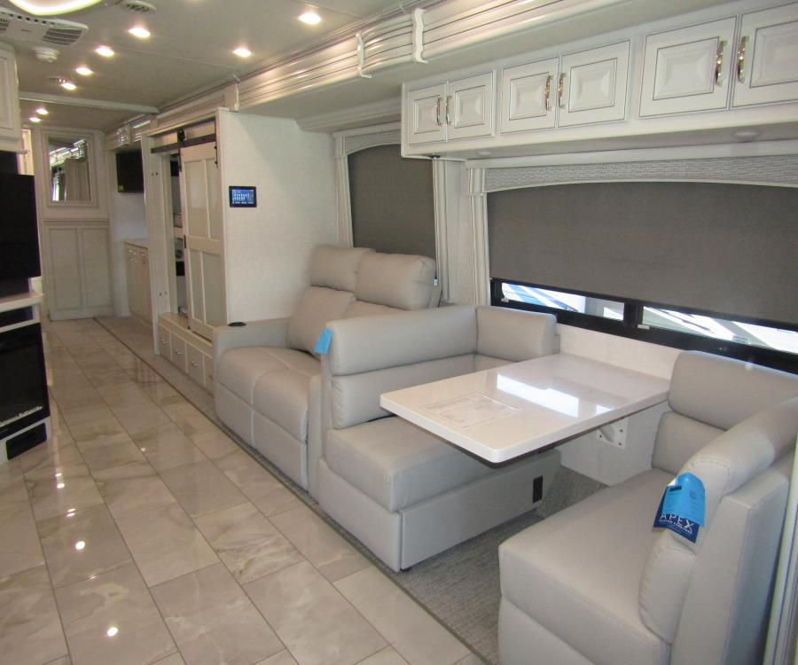 2026 Fleetwood DISCOVERY — photo 10 view
