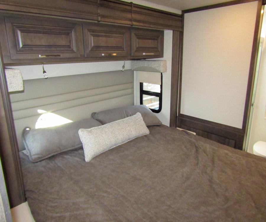 2026 Entegra ACCOLADE XL — photo 17 view