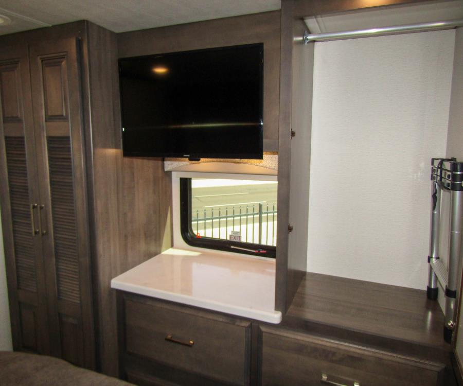2026 Entegra ACCOLADE XL — photo 18 view