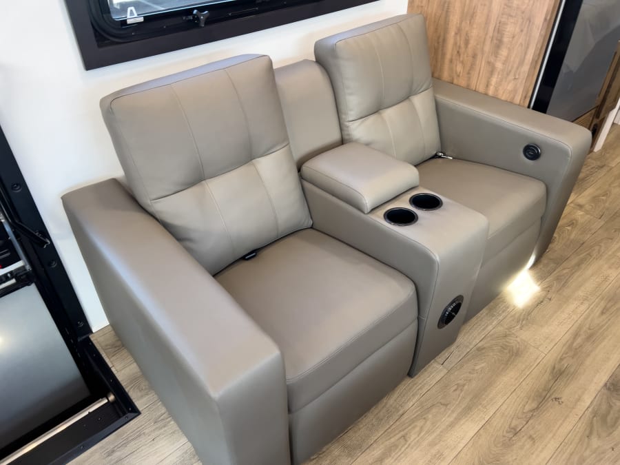 2026 Entegra ESTEEM XL — photo 10 view