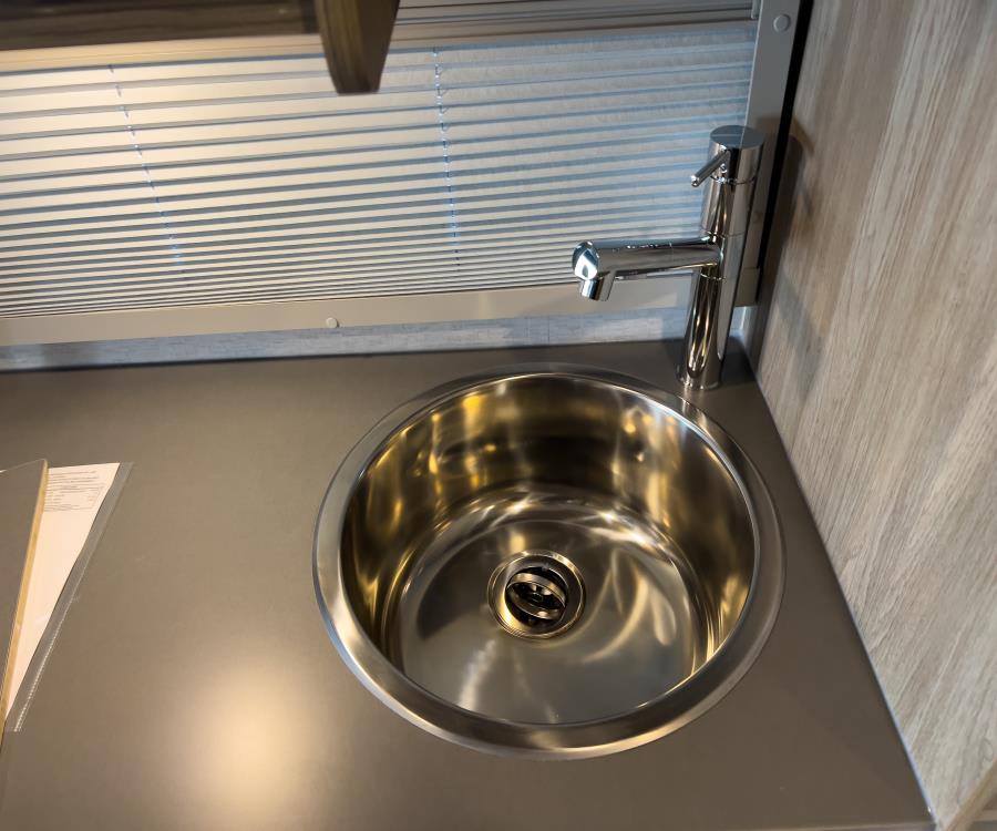 2026 Winnebago EKKO — photo 11 view