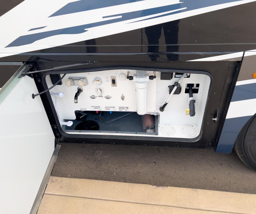 2026 Fleetwood DISCOVERY LXE — engine compartment view