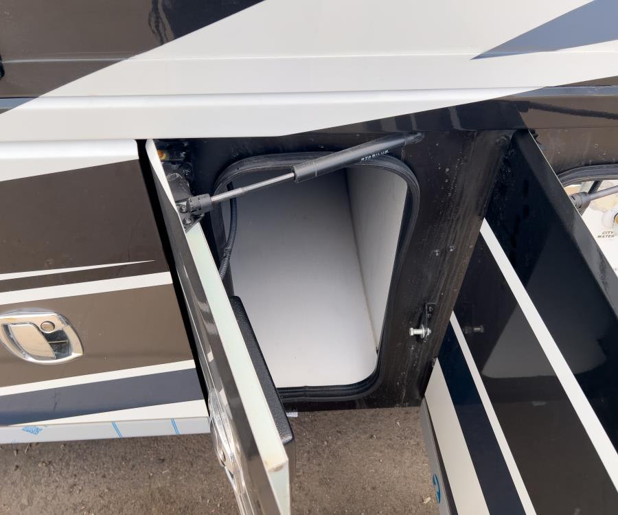 2026 Fleetwood DISCOVERY LXE — photo 7 view