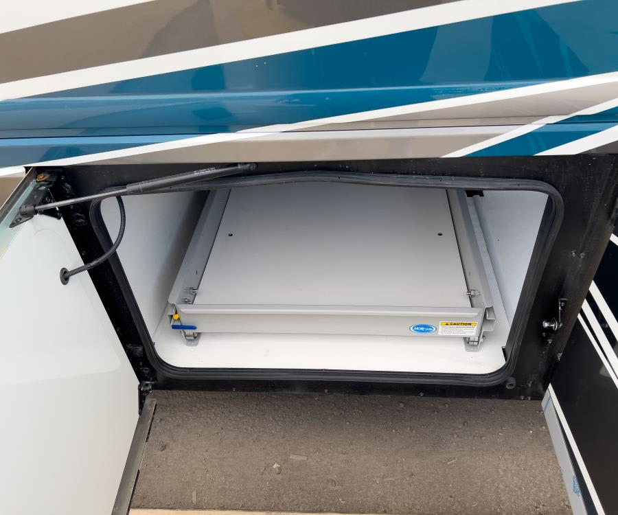 2026 Fleetwood DISCOVERY LXE — photo 9 view