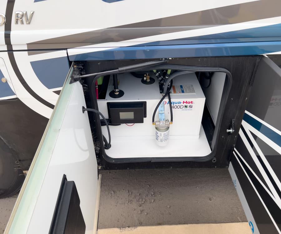 2026 Fleetwood DISCOVERY LXE — photo 10 view