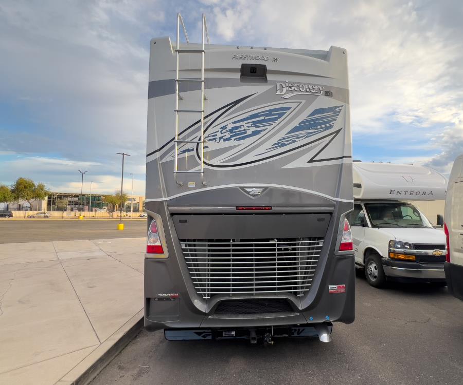 2026 Fleetwood DISCOVERY LXE — photo 13 view