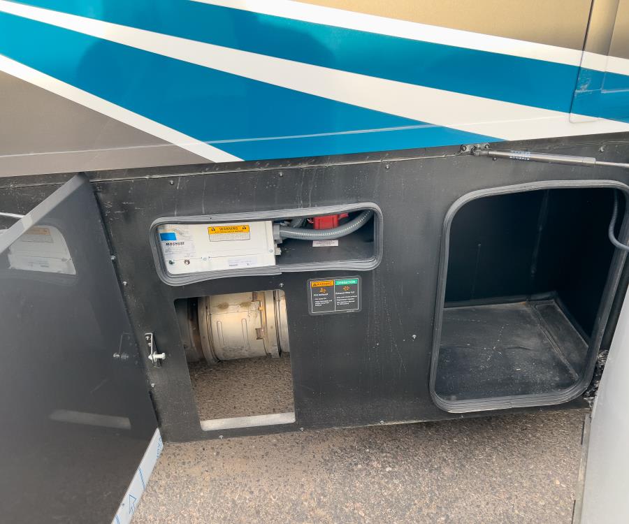2026 Fleetwood DISCOVERY LXE — photo 16 view