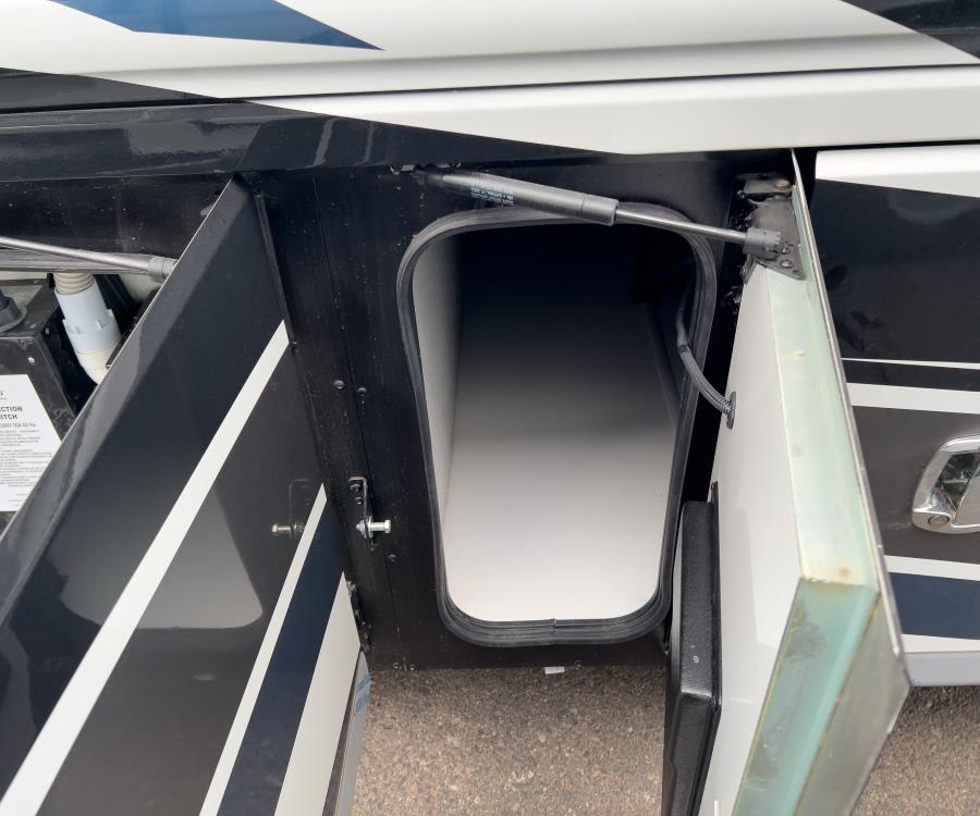 2026 Fleetwood DISCOVERY LXE — photo 18 view