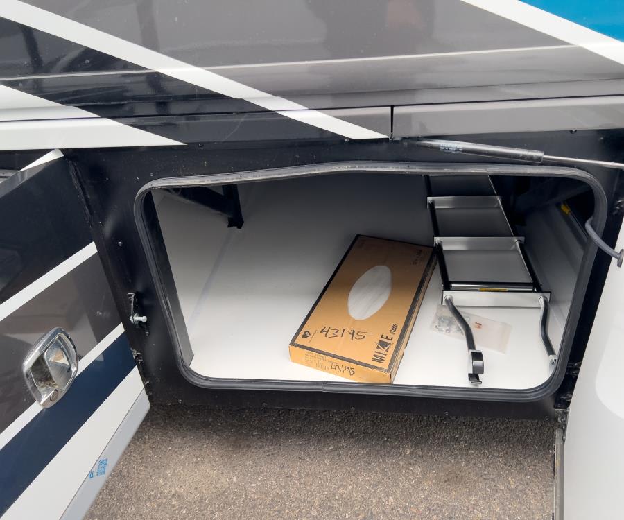 2026 Fleetwood DISCOVERY LXE — photo 19 view