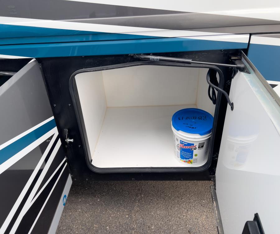 2026 Fleetwood DISCOVERY LXE — photo 22 view