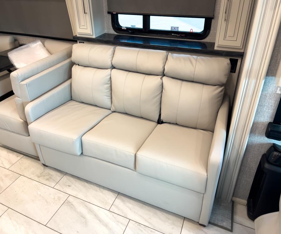 2026 Fleetwood DISCOVERY LXE — photo 30 view
