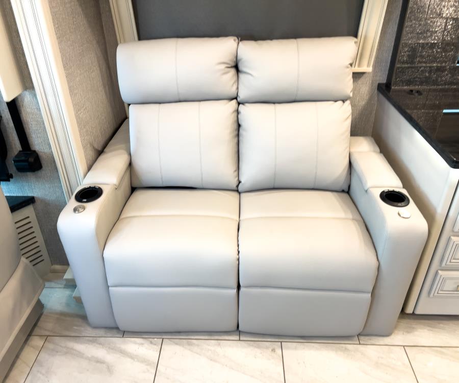 2026 Fleetwood DISCOVERY LXE — photo 32 view