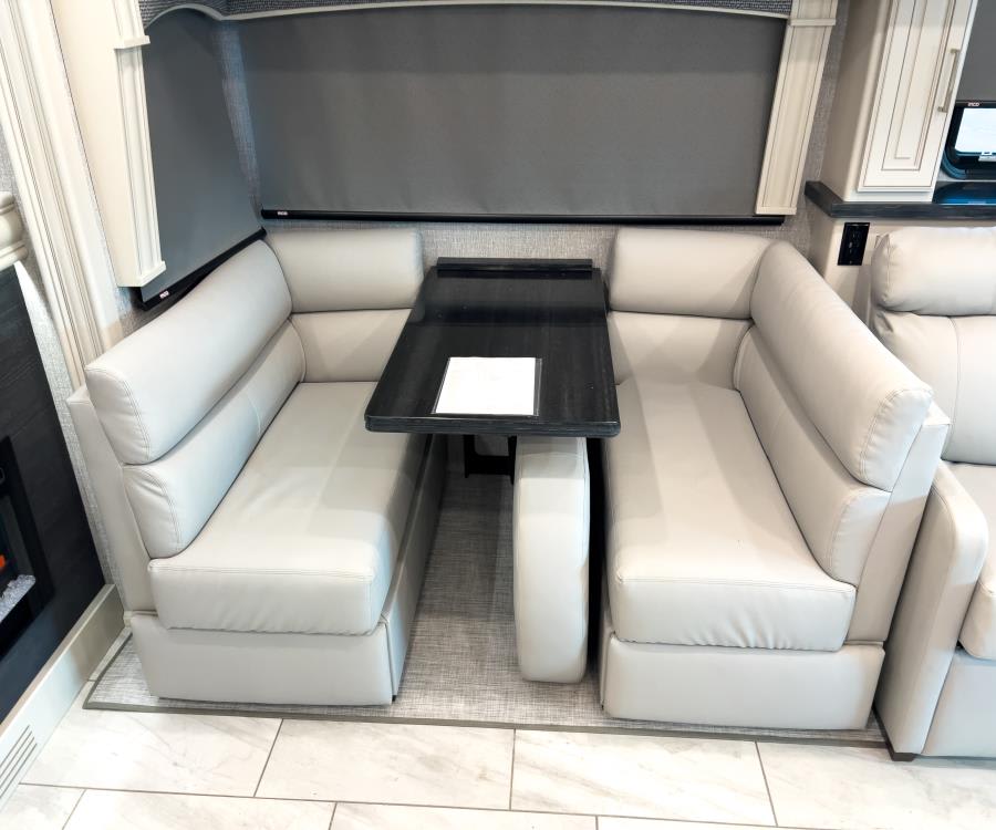 2026 Fleetwood DISCOVERY LXE — photo 33 view