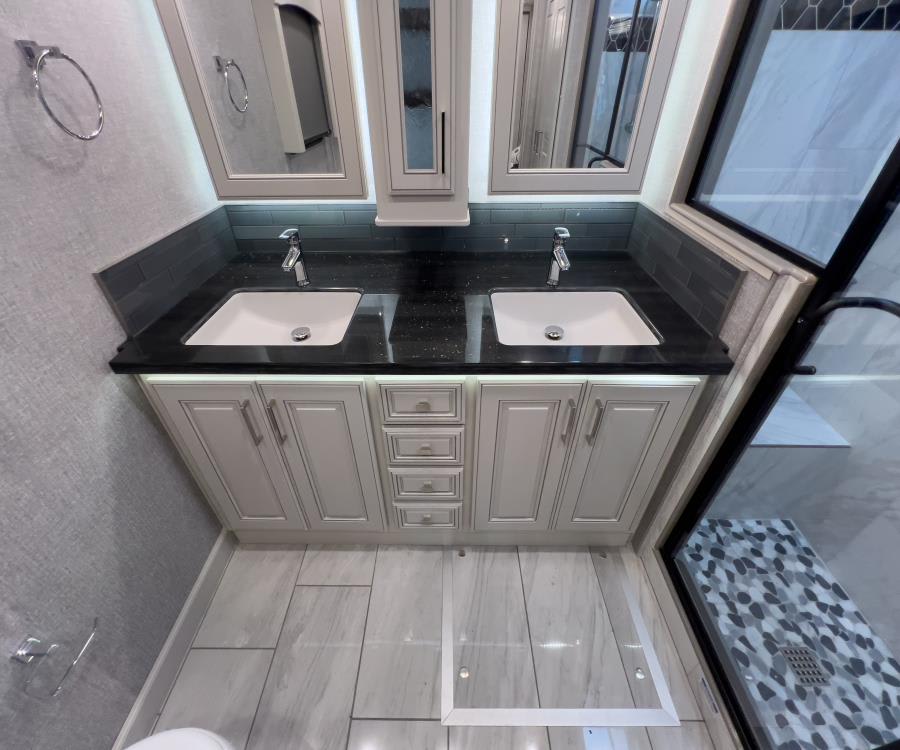 2026 Fleetwood DISCOVERY LXE — photo 41 view