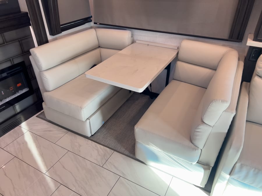 2026 Fleetwood DISCOVERY — photo 10 view