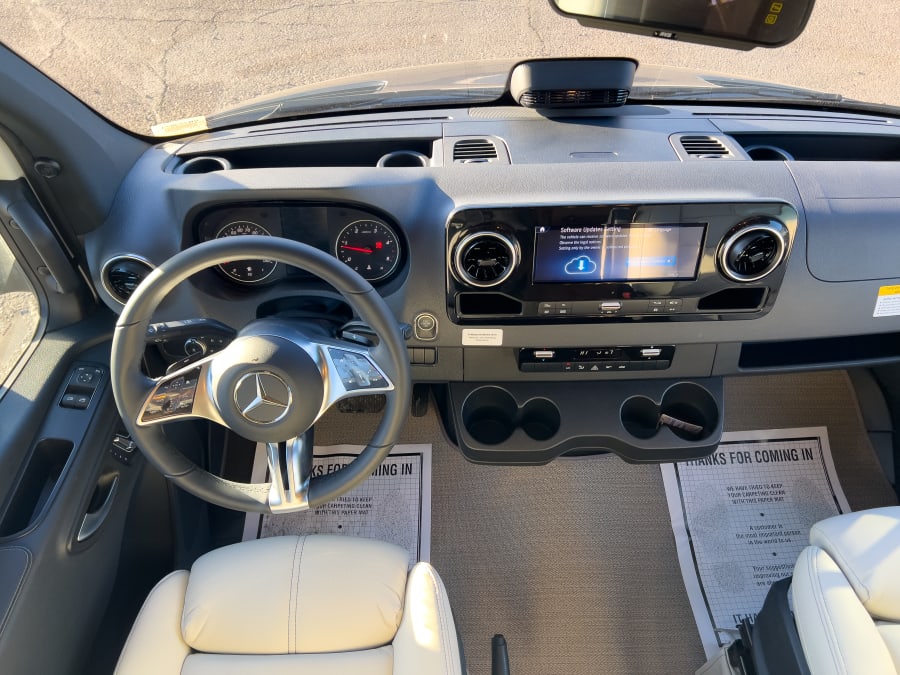 2026 Thor Motor Coach DELANO — side profile view
