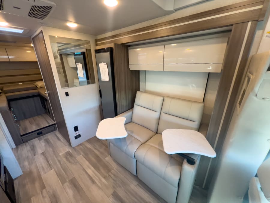 2026 Thor Motor Coach DELANO — photo 7 view