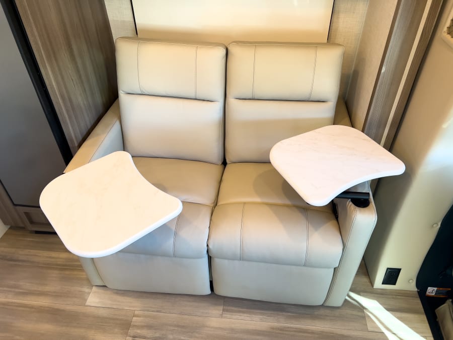 2026 Thor Motor Coach DELANO — photo 8 view