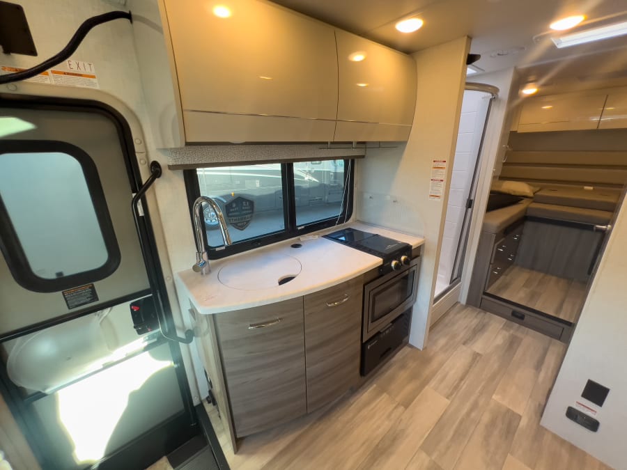 2026 Thor Motor Coach DELANO — photo 10 view