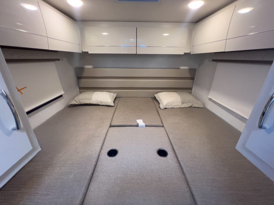2026 Thor Motor Coach DELANO — photo 16 view