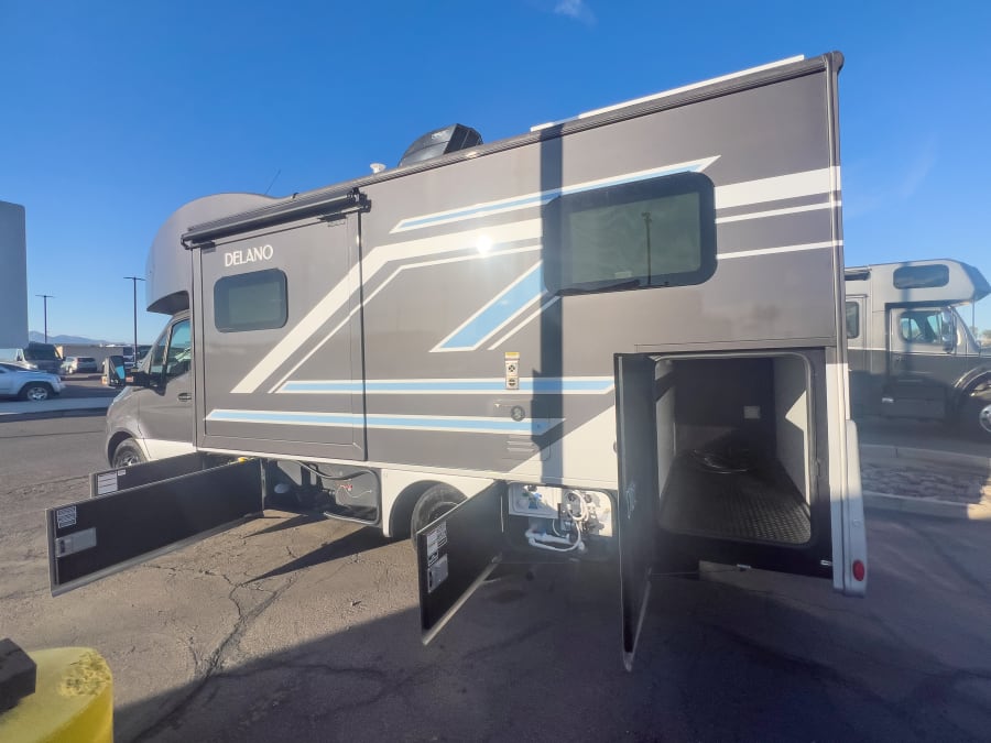 2026 Thor Motor Coach DELANO — photo 25 view