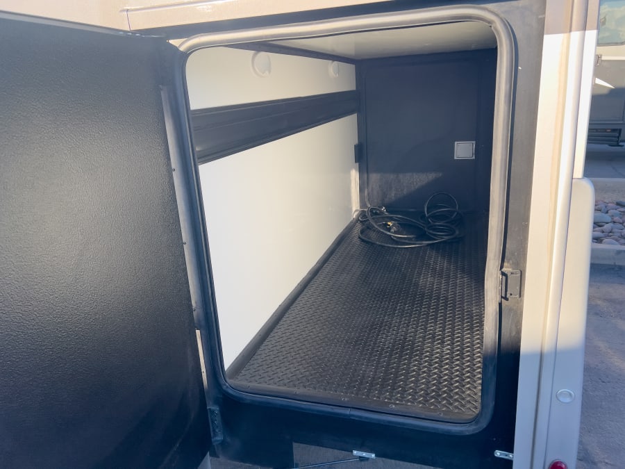 2026 Thor Motor Coach DELANO — photo 29 view