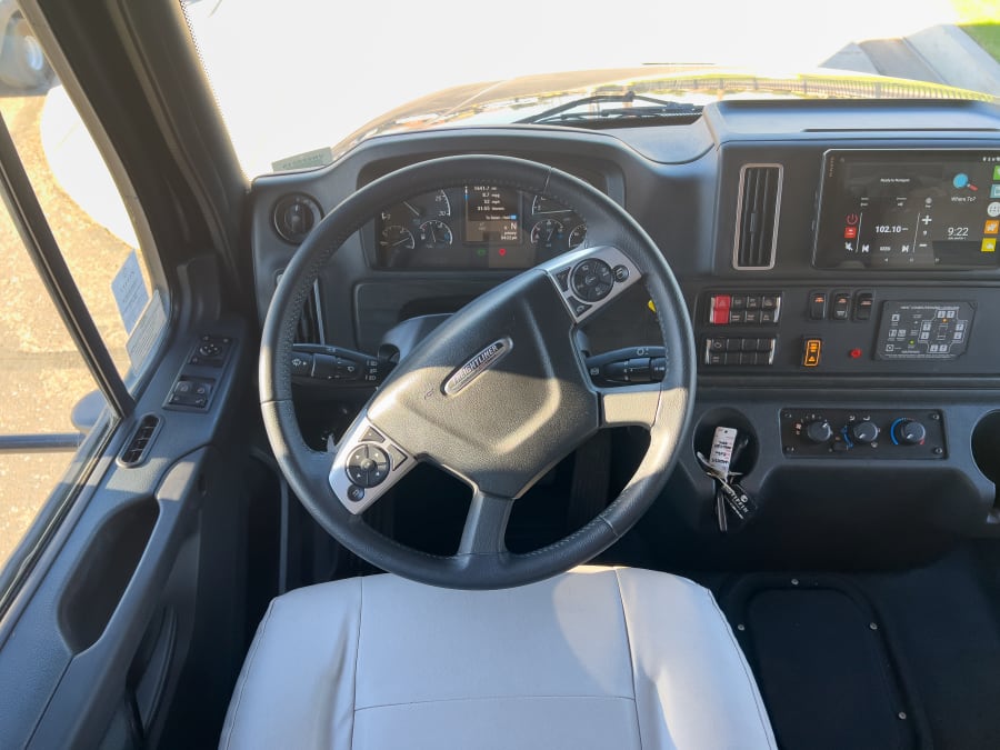2026 Tiffin ALLEGRO BAY — rear three-quarter view