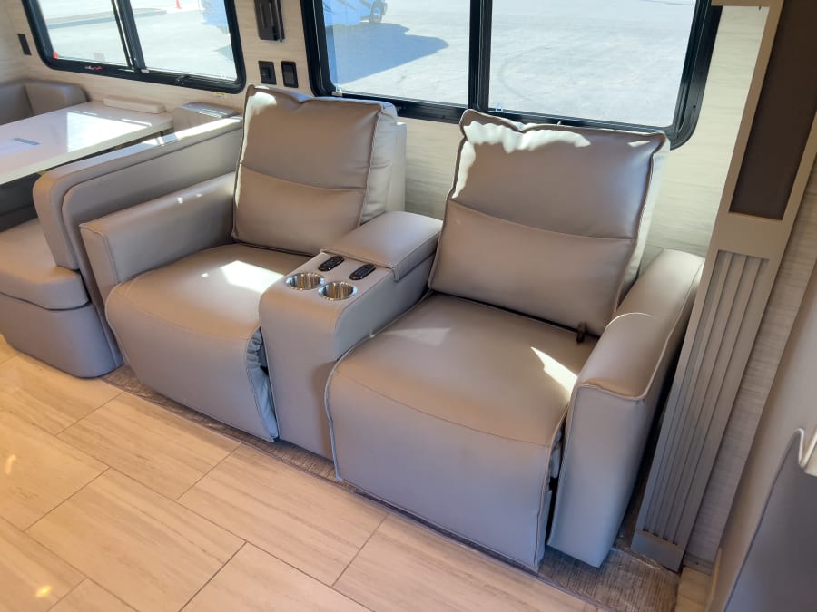 2026 Tiffin ALLEGRO BAY — photo 8 view