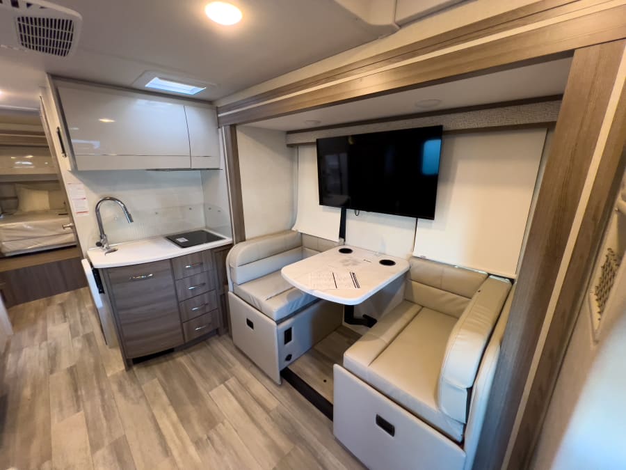 2026 Thor Motor Coach DELANO — photo 7 view