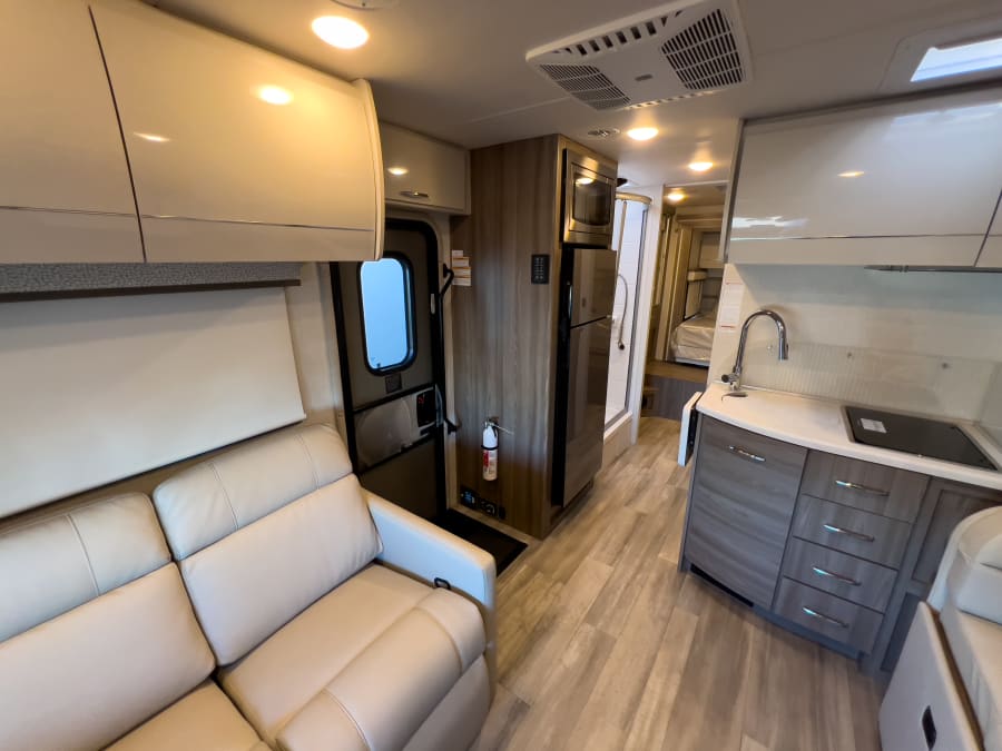 2026 Thor Motor Coach DELANO — photo 9 view