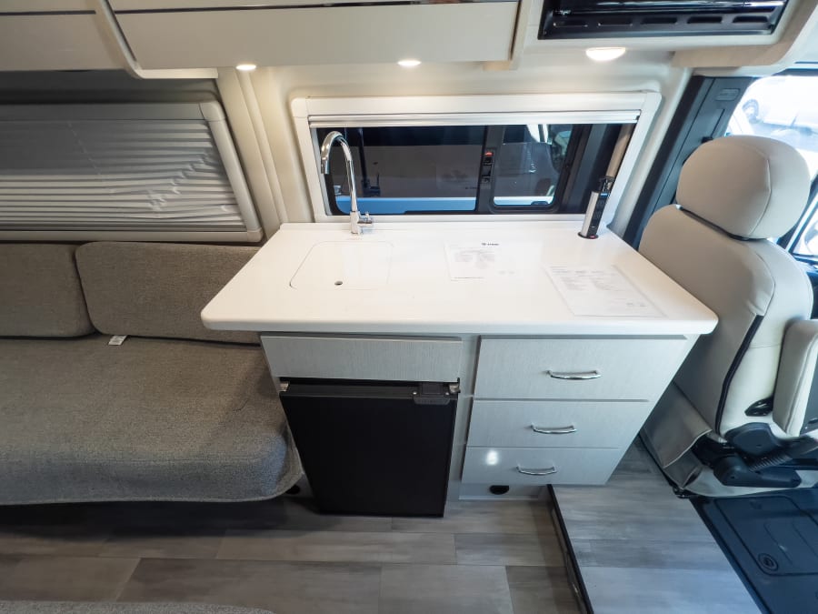 2026 Thor Motor Coach TELLARO — photo 8 view