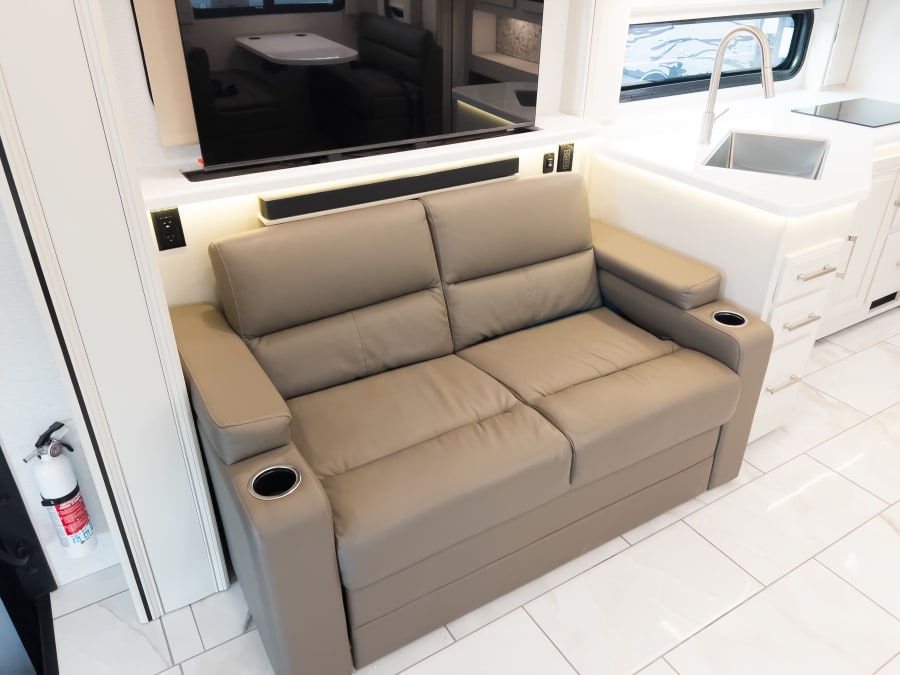 2026 Entegra ACCOLADE XL — photo 10 view