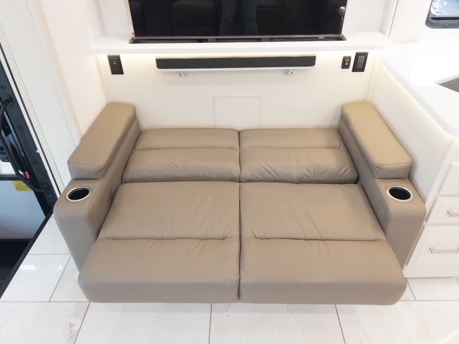 2026 Entegra ACCOLADE XL — photo 11 view