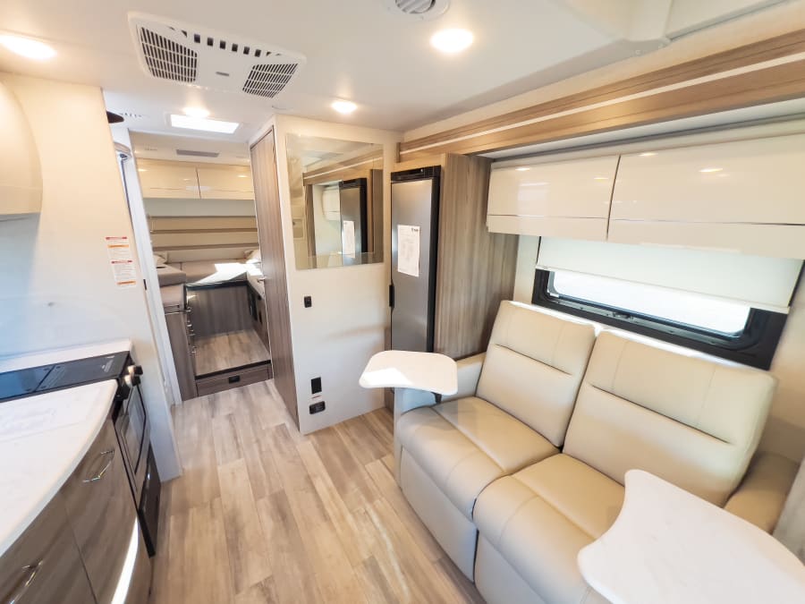 2026 Thor Motor Coach DELANO — photo 7 view