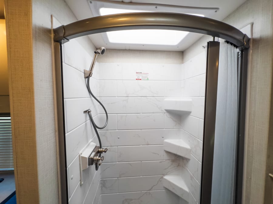 2026 Thor Motor Coach DELANO — photo 14 view