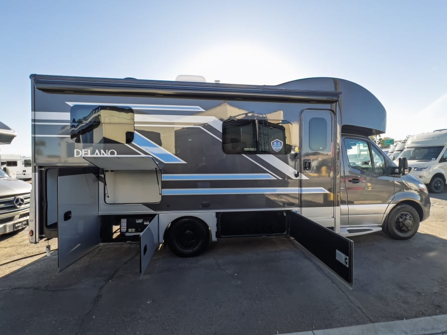 2026 Thor Motor Coach DELANO — photo 18 view