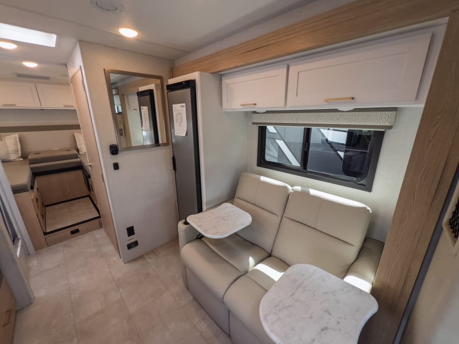 2026 Thor Motor Coach CHATEAU SPRINTER — photo 7 view