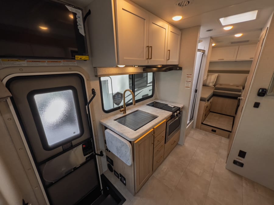 2026 Thor Motor Coach CHATEAU SPRINTER — photo 9 view