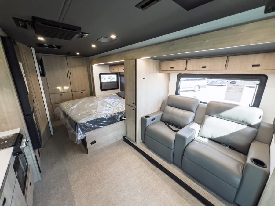 2026 Grand Design LINEAGE SERIES M — photo 7 view
