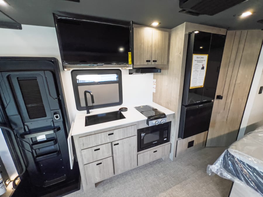 2026 Grand Design LINEAGE SERIES M — photo 10 view