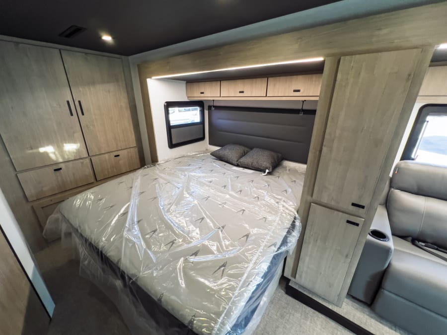 2026 Grand Design LINEAGE SERIES M — photo 13 view