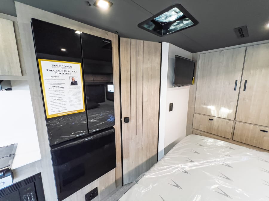 2026 Grand Design LINEAGE SERIES M — photo 14 view