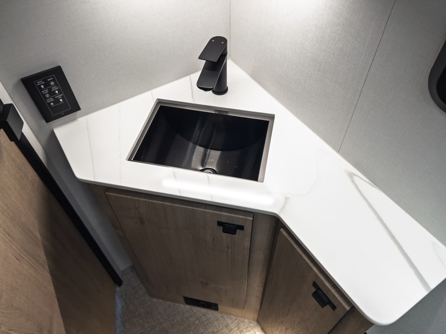 2026 Grand Design LINEAGE SERIES M — photo 15 view